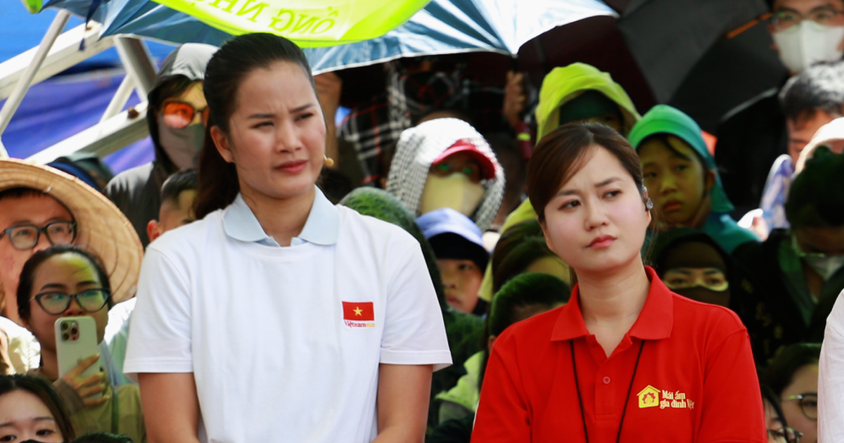 L&acirc;m Vỹ Dạ bật kh&oacute;c nức nở tr&ecirc;n s&oacute;ng truyền h&igrave;nh
