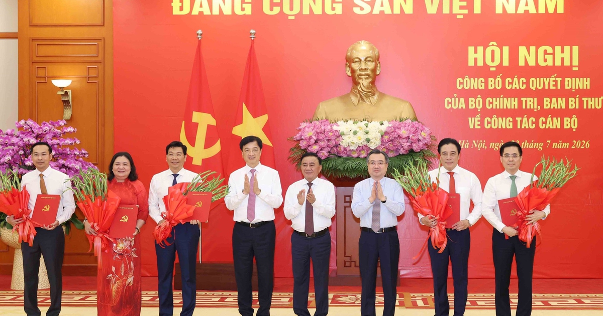 Công bố các quyết định của Bộ Chính trị, Ban Bí thư về công tác cán bộ