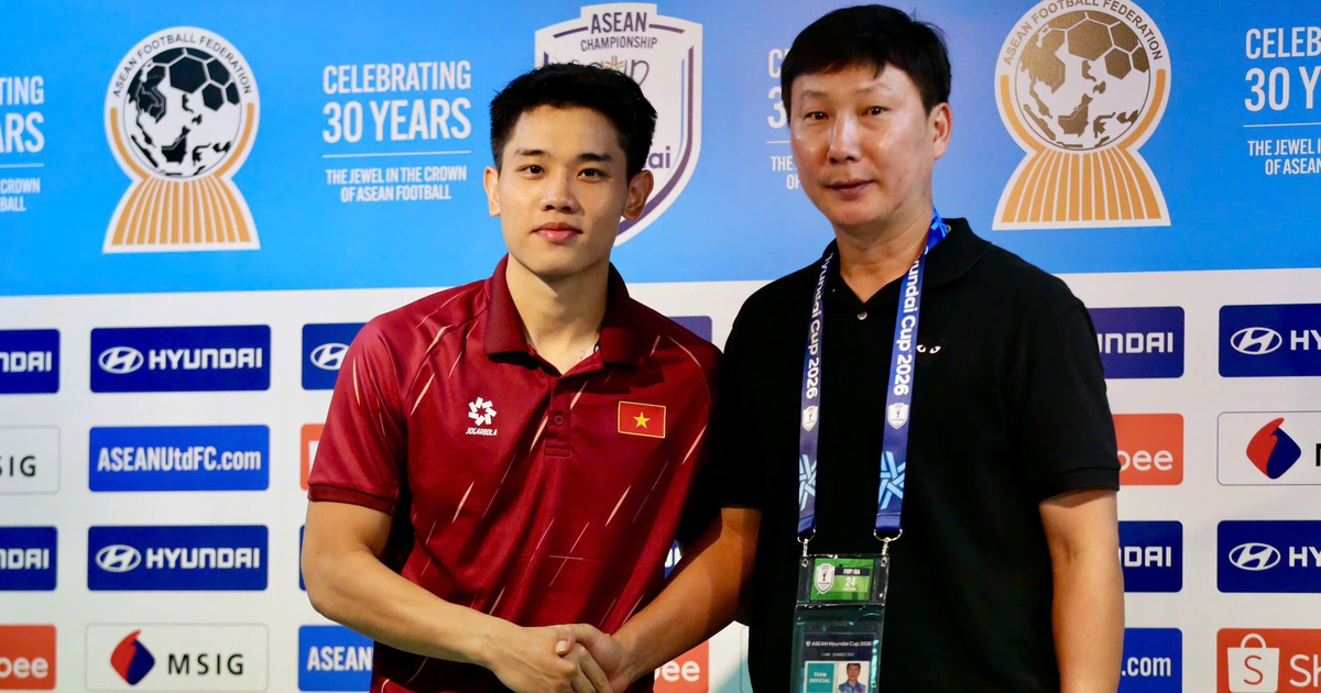 HLV Kim Sang-sik không cho phép Việt Nam ăn mừng quá lâu, Đình Bắc tiết lộ một điều đặc biệt