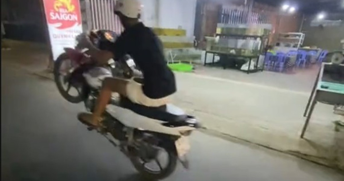 CSGT Vĩnh Long tịch thu xe máy vụ 'bốc đầu rồi nhờ quay clip đăng lên mạng'