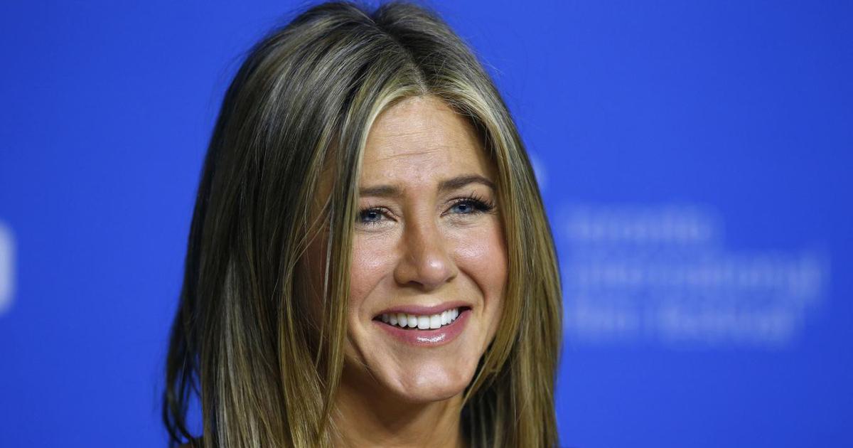 Jennifer Aniston v&agrave; nhiều ng&ocirc;i sao Hollywood vi phạm quy định bầu cử Mỹ?
