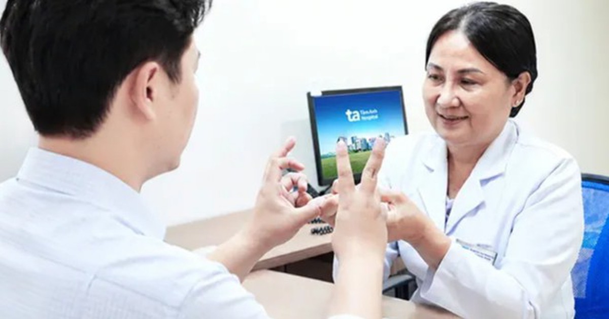 Bác sĩ cảnh báo nguy cơ đột quỵ từ trào lưu nắn chỉnh cột sống