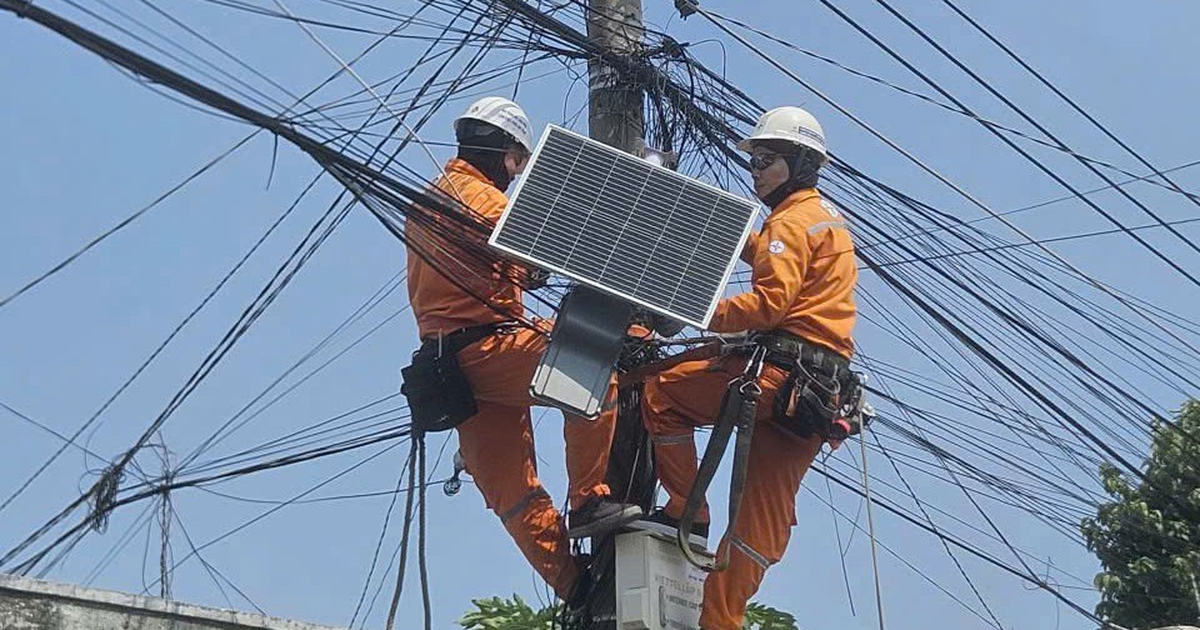 Trao giải cuộc thi 'Tự hào 50 năm ngành điện thành phố mang tên Bác'