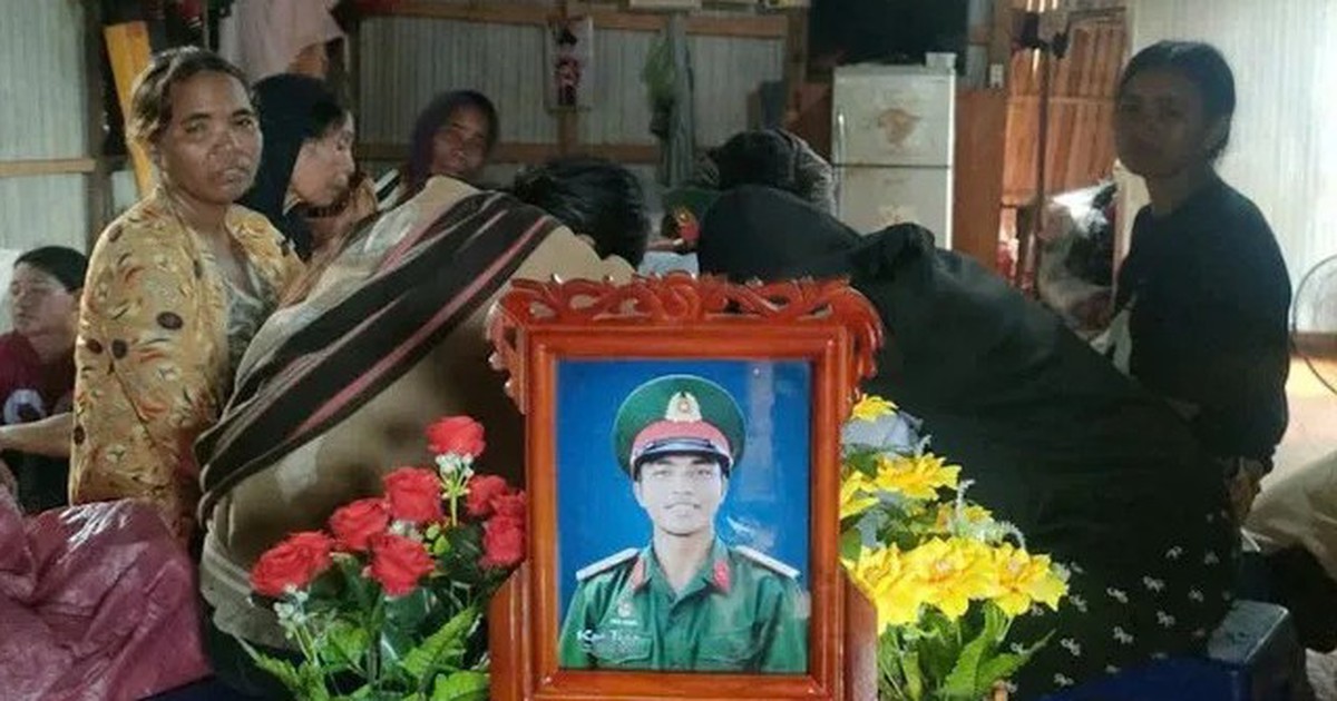 Truy tặng Huân chương Dũng cảm cho thượng sĩ Kpă Thiệp