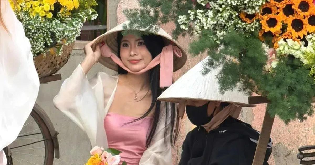 Xe hoa Hà Nội giúp quán cà phê ở TP.HCM hút khách mỗi ngày