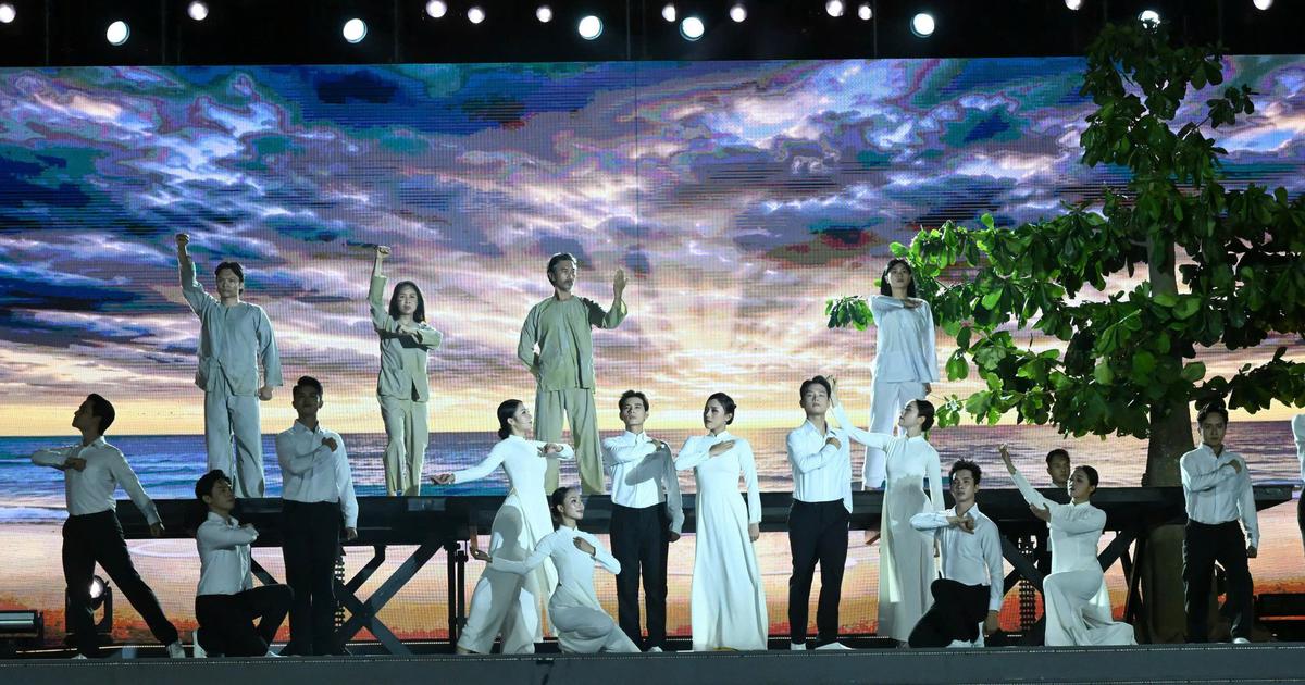 NSND Tạ Minh Tâm, Lê Phương cùng 'Ánh sao Tổ quốc' lan tỏa mạch nguồn tri ân