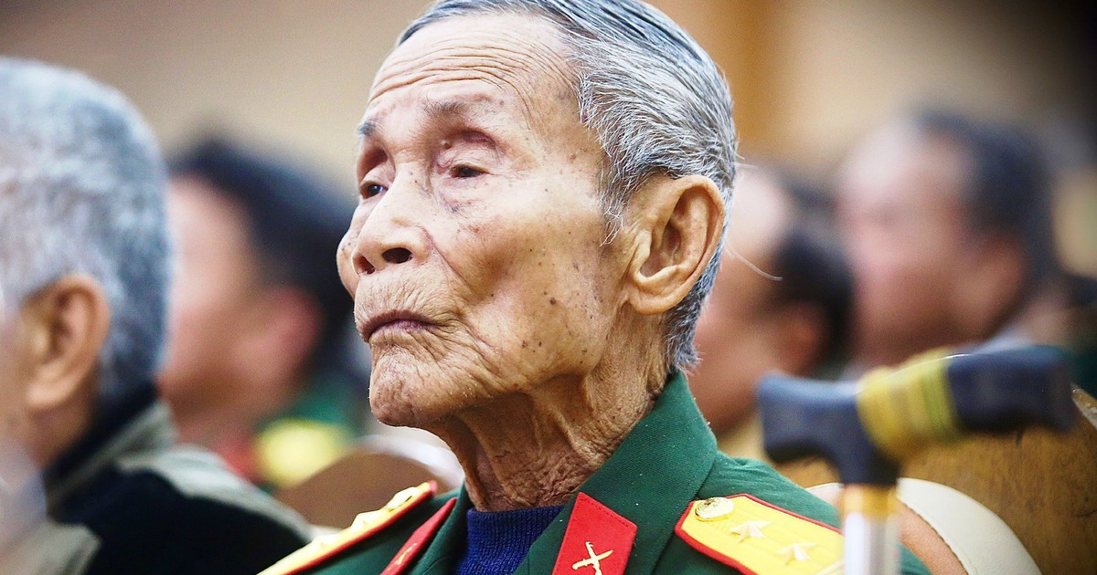 Từ cậu lính 'nhét đá vào áo' đến đặc công 'xuất quỷ nhập thần'