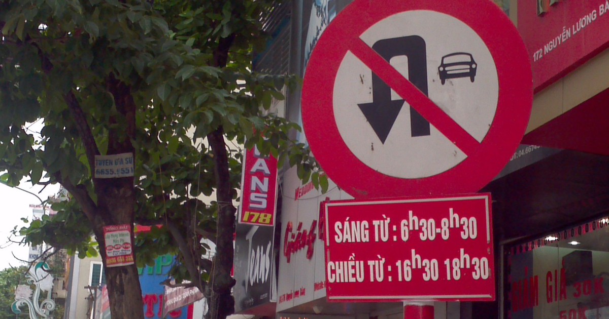 Có biển cấm quay đầu, lái xe rẽ trái được không?