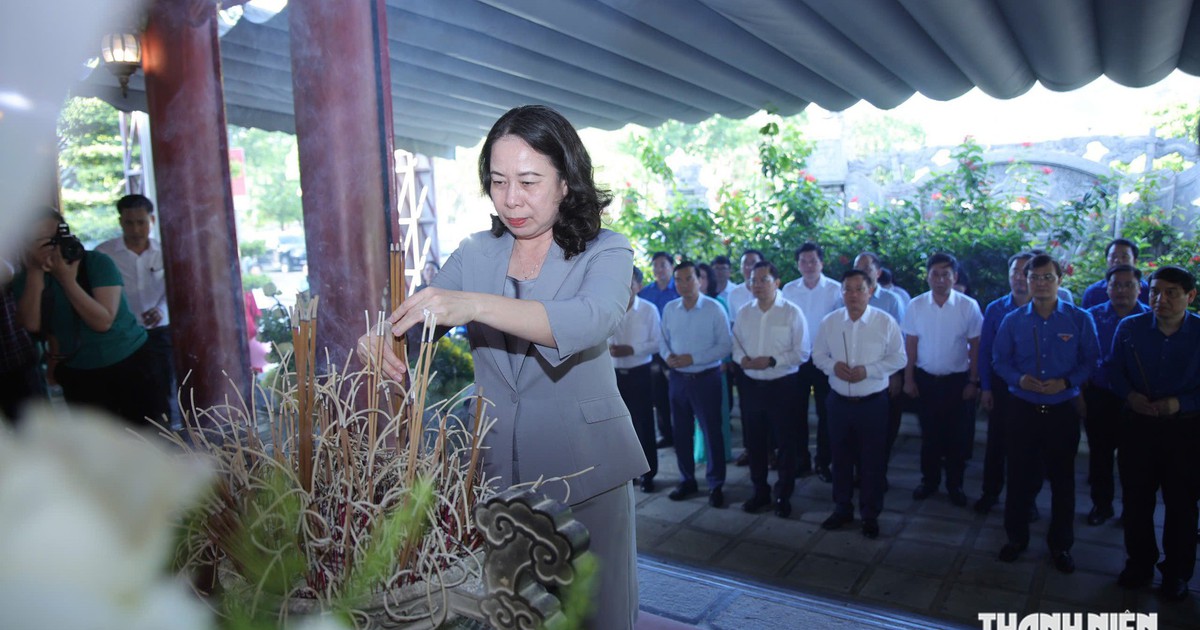 Phó chủ tịch nước Võ Thị Ánh Xuân dâng hương tại 'tọa độ lửa' Truông Bồn