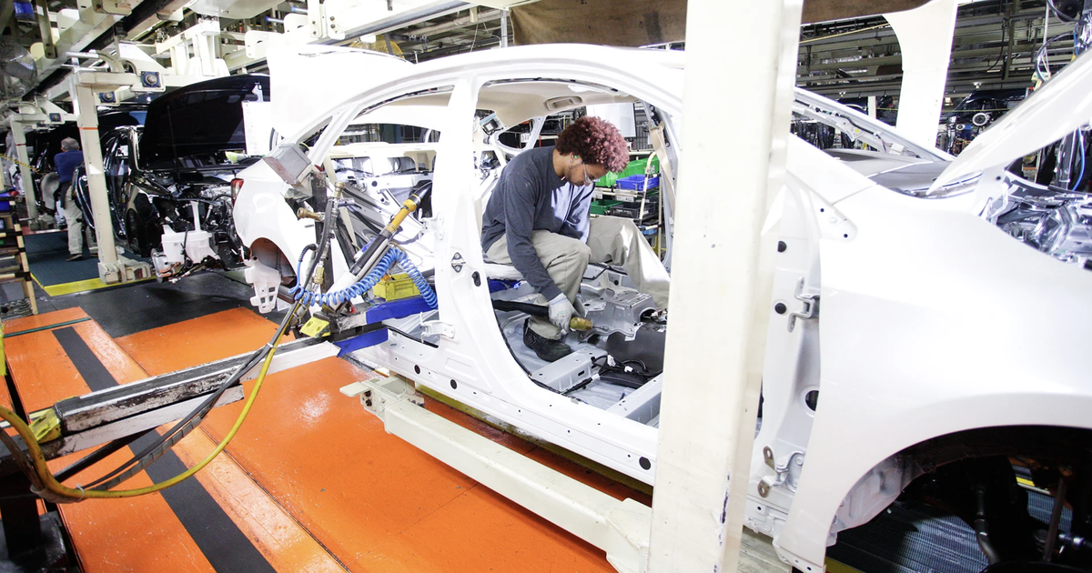 Toyota tin rằng robot không thể thay thế con người trong sản xuất ô tô