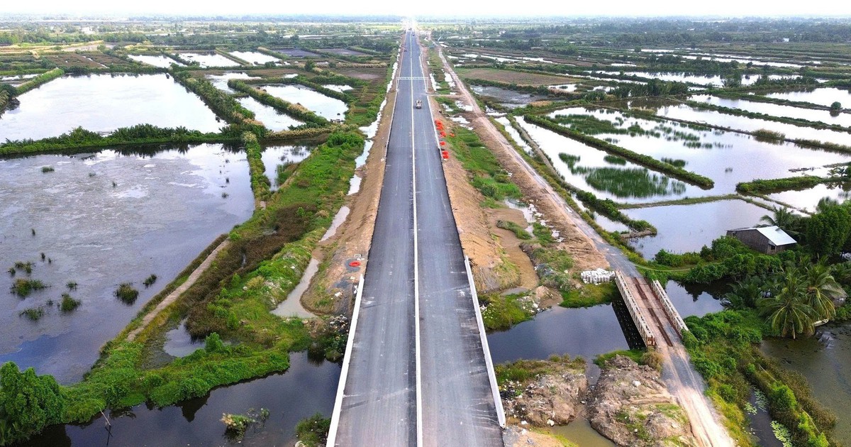 Bộ Xây dựng "tuýt còi" nhà thầu chậm hoàn thiện cao tốc Cần Thơ - Cà Mau