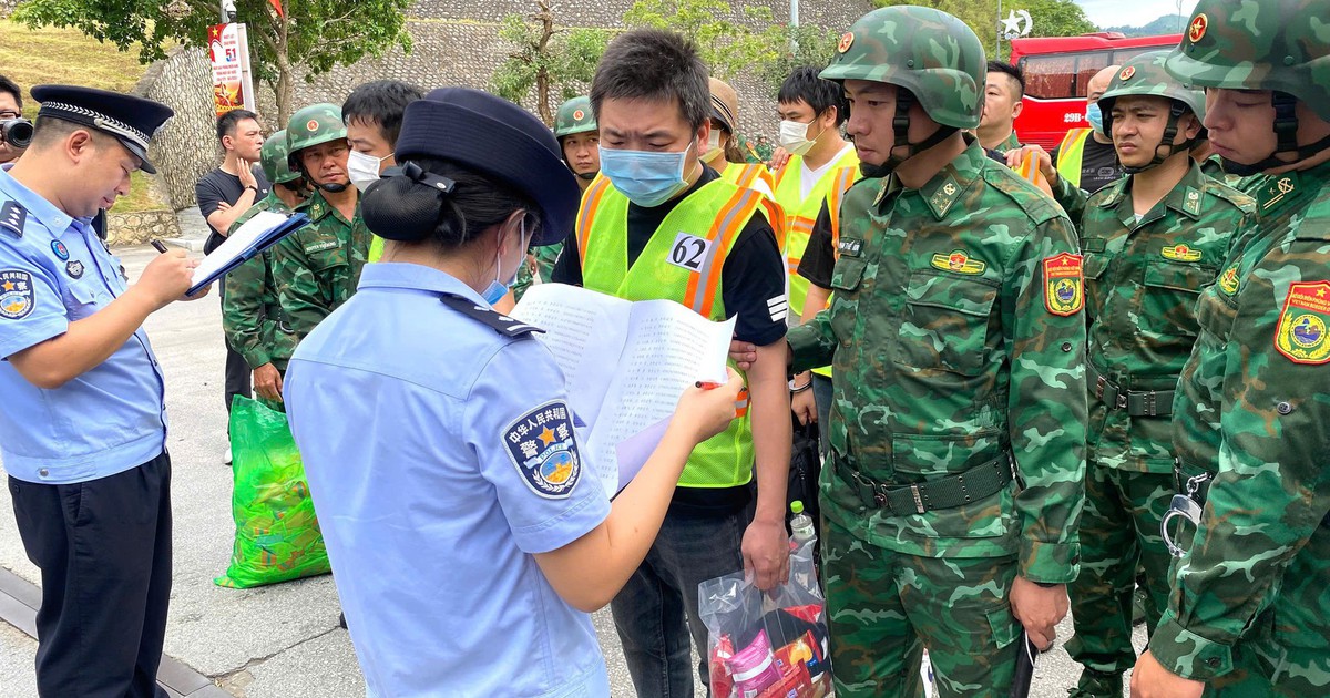 Trục xuất 76 c&ocirc;ng d&acirc;n Trung Quốc vi phạm ph&aacute;p luật