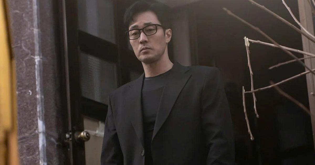 So Ji Sub tặng vàng cho 300 nhân viên sau thành công của 'Đặc vụ Kim tái khởi động'