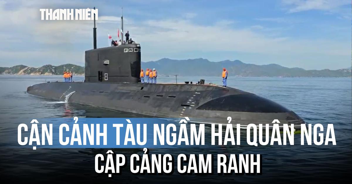 Tàu ngầm Hải quân Nga đến cảng Cam Ranh