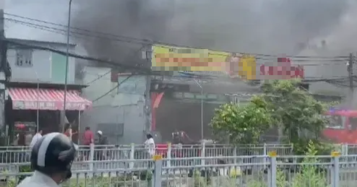 Cháy nhà Kênh 19-5, khu dân cư nháo nhào