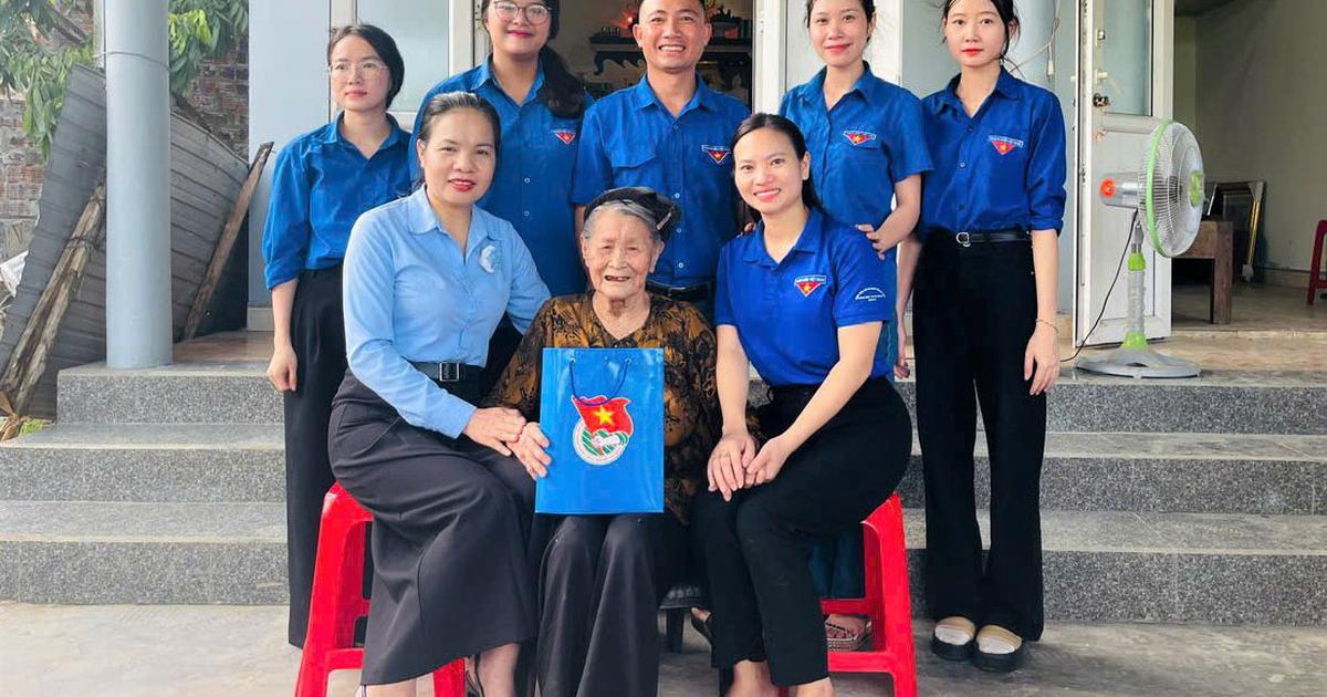 Những 'bữa cơm ấm áp' của người trẻ bên các Mẹ Việt Nam anh hùng