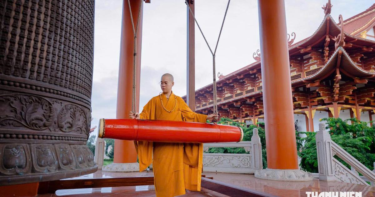 Hơn 18.000 ngôi chùa cả nước đồng loạt cử 3 hồi chuông tri ân liệt sĩ