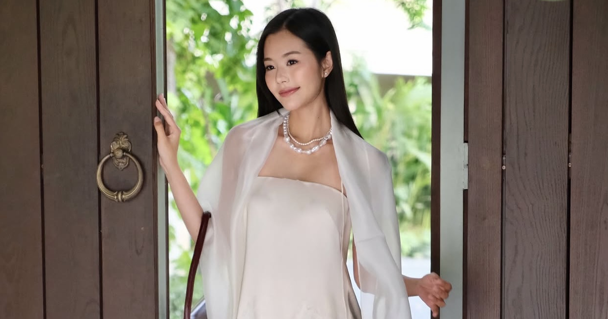 Khăn lụa trở thành 'ngôn ngữ' mới của thời trang đường phố