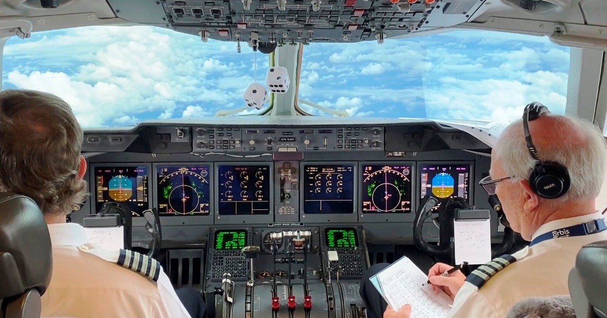 Bên trong máy bay MD-10 - Bệnh viện bay Orbis có gì đặc biệt?