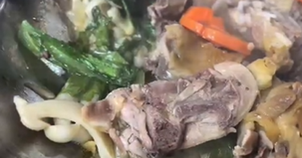 Đắk Lắk: Tạm đình chỉ cơ sở nấu tiệc có món gà nghi có dòi