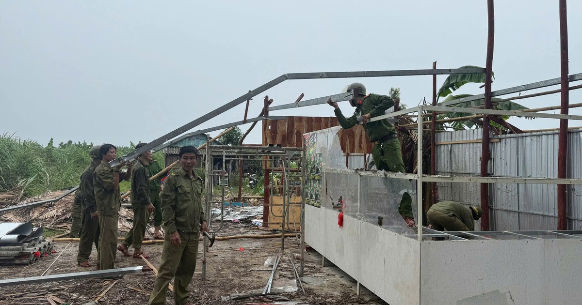 C&agrave; Mau: Gi&ocirc;ng lốc k&eacute;o sập nhiều nh&agrave; d&acirc;n, 1 thai phụ phải nhập viện cấp cứu