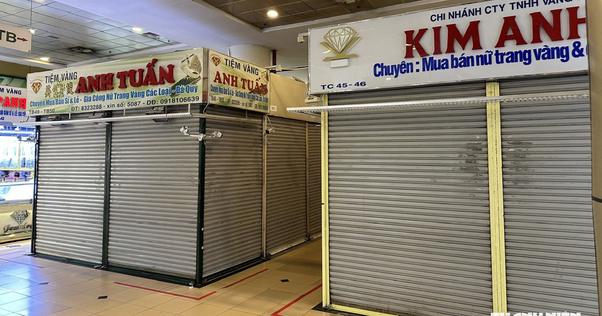 Đìu hiu cảnh cửa đóng, then cài tại các tiệm vàng, kim cương