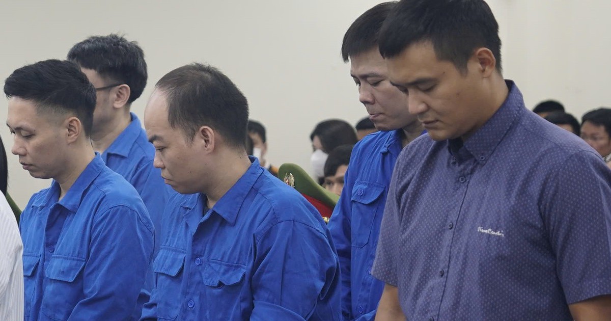 Cựu c&ocirc;ng an bị đề nghị &aacute;n treo v&igrave; b&aacute;o tin cho '&ocirc;ng tr&ugrave;m' thực phẩm giả