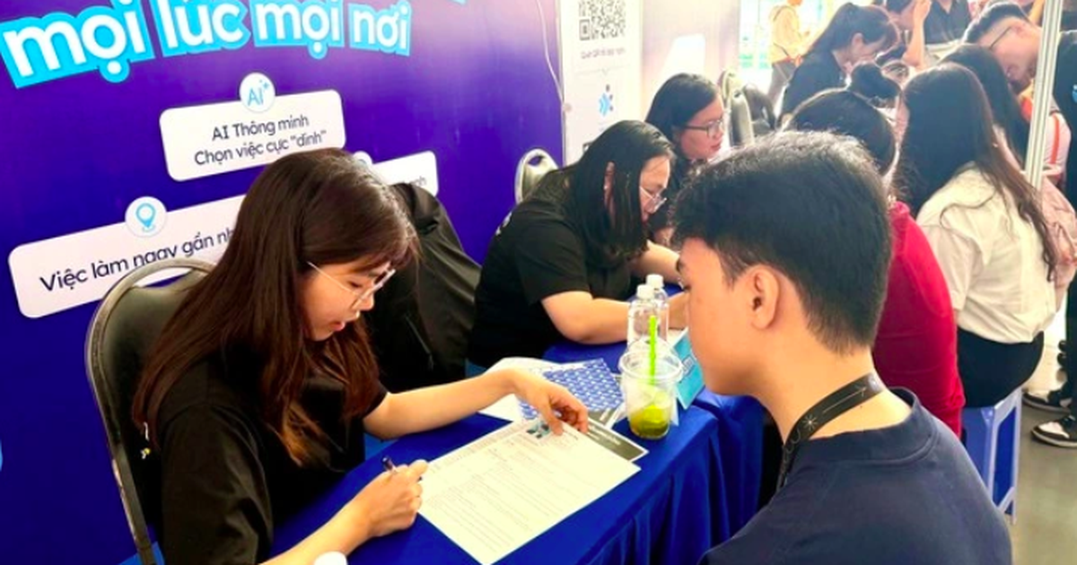 Những ngành nào đang 'dẫn dắt' nhu cầu tuyển dụng?