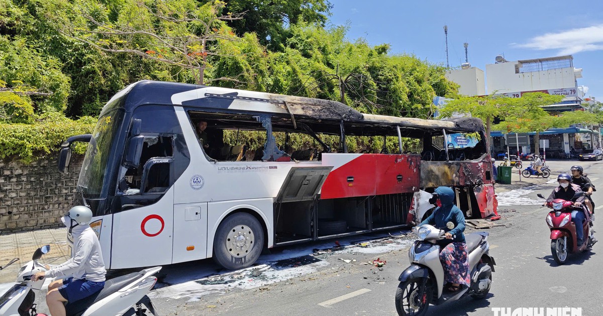 Cháy xe khách ở Nha Trang sau tiếng nổ