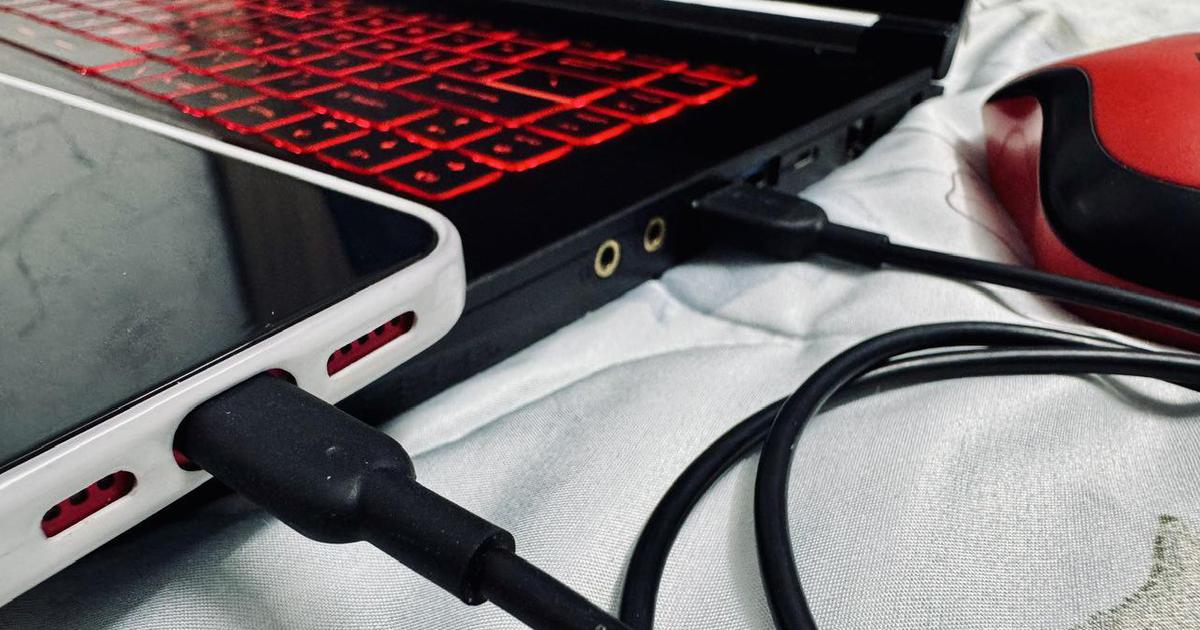 Sạc điện thoại từ laptop có thực sự an toàn?