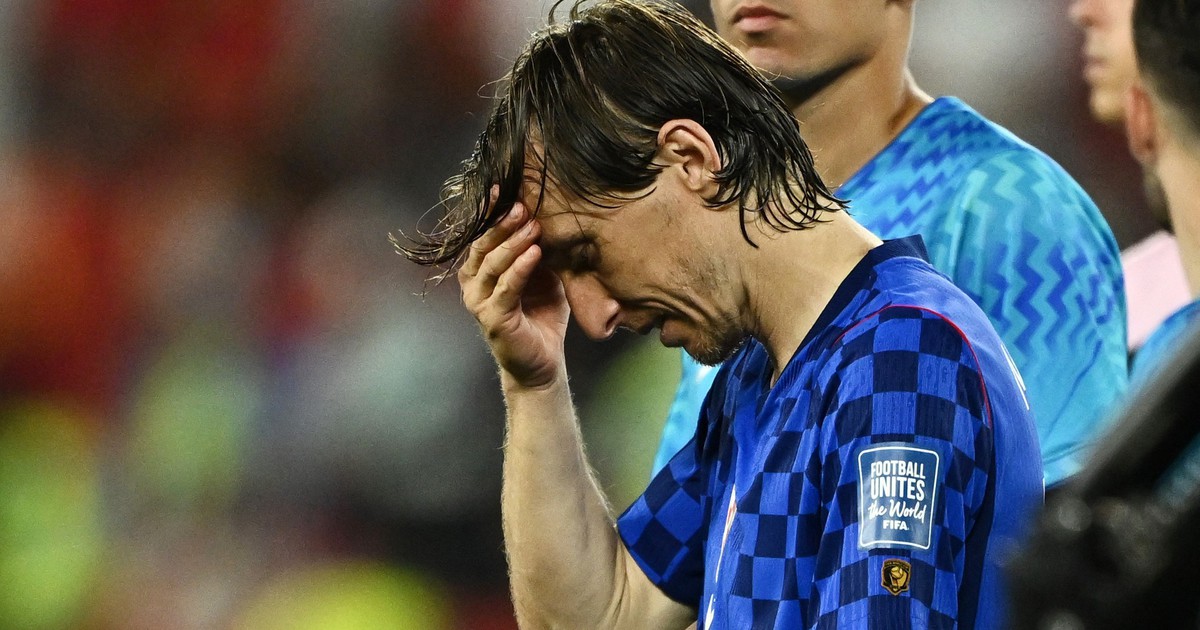 Modric đau đớn, thẫn thờ khi Croatia bị Bồ Đào Nha loại sau lỗi việt vị oan nghiệt