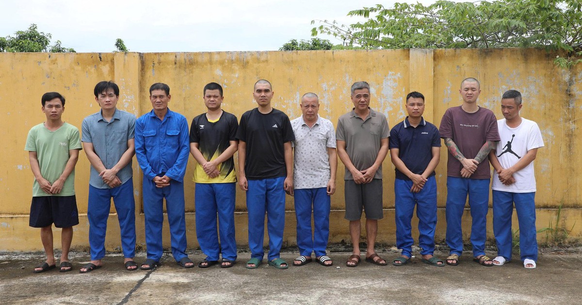 Công an Hưng Yên bắt khẩn cấp nhóm người cá độ bóng đá gần 11 tỉ đồng/tuần