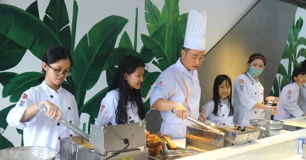 Chi gần 7 triệu đồng cho con học nấu ăn, dù đồ ăn giao tận cửa