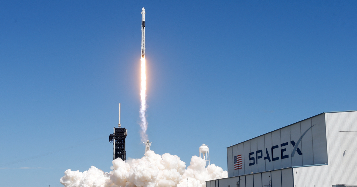 Lực lượng Không gian Mỹ mua 18 suất phóng vệ tinh của SpaceX