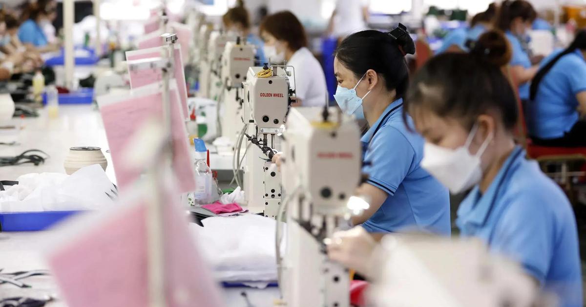 Từ 'công xưởng' đến trung tâm sản xuất chiến lược toàn cầu