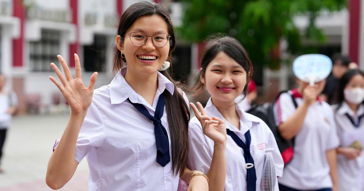 Áo trắng, quần sẫm màu là đồng phục học sinh cả nước được không?