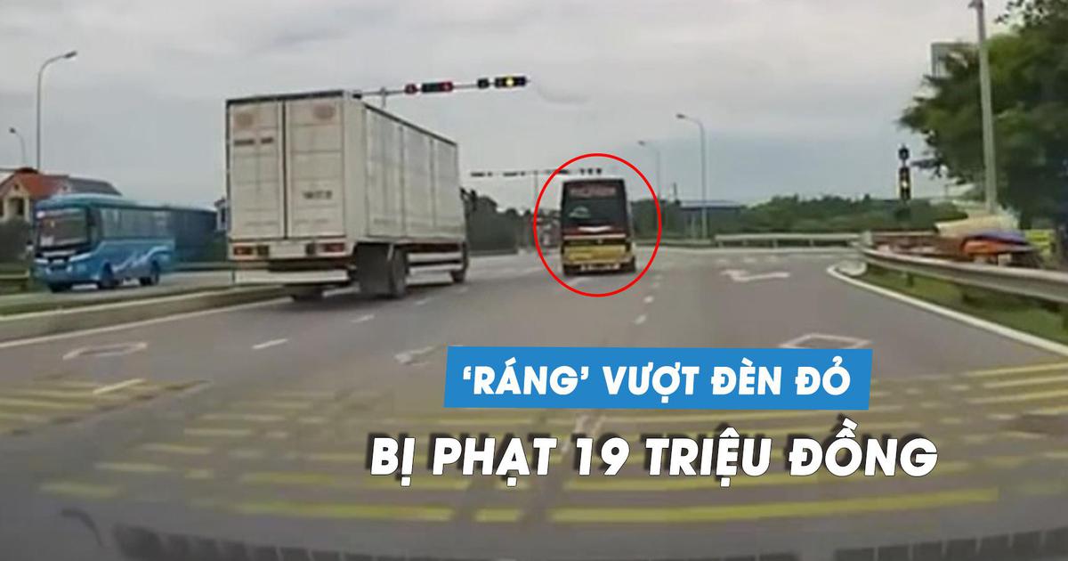 Xe khách vượt đèn đỏ bị CSGT xử phạt: Nhanh vài giây, mất 19 triệu đồng