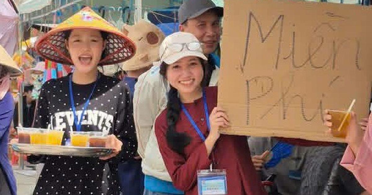 'Đặc sản' cơm, nước miễn ph&iacute; m&ugrave;a đại lễ của đạo Phật gi&aacute;o H&ograve;a Hảo