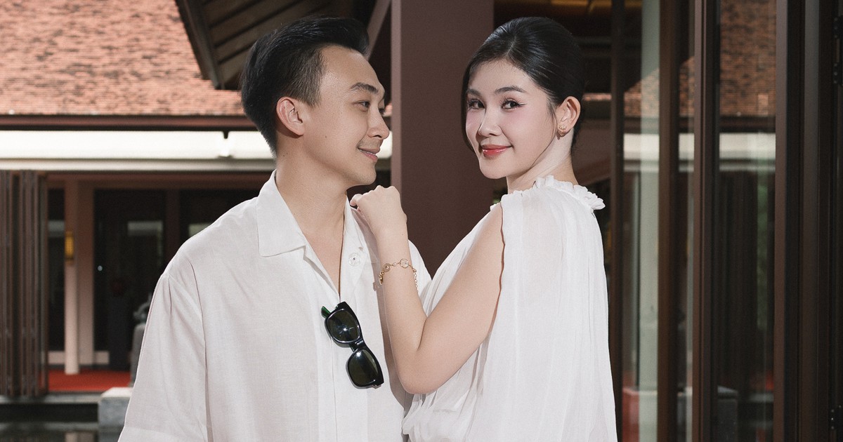 Vợ chồng Lê Âu Ngân Anh tình tứ trong sự kiện thời trang