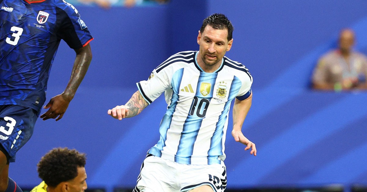 Messi nói đùa mà... rất thật ‘cầu thủ Cabo Verde đá tôi tơi tả, rồi xin chữ ký’