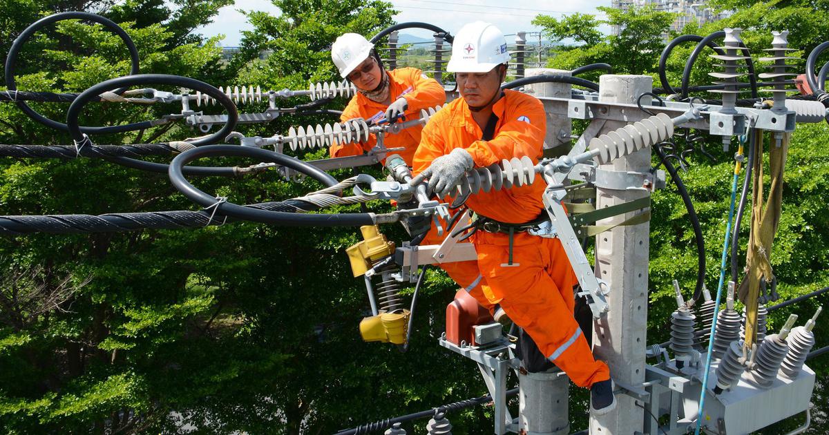 Ảnh dự thi: Nối d&ograve;ng điện xanh