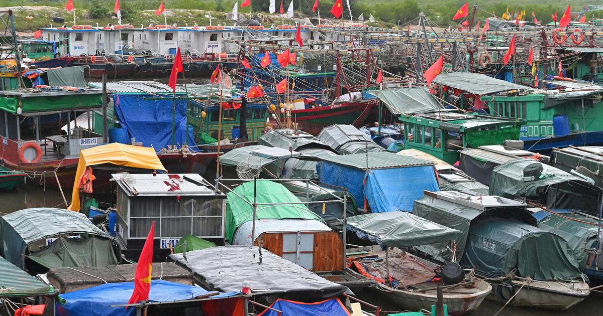 C&ograve;n 2.000 du kh&aacute;ch đang lưu tr&uacute; tr&ecirc;n c&aacute;c đảo của Quảng Ninh