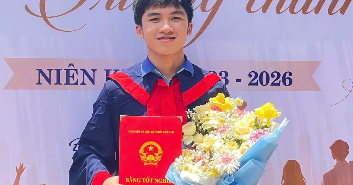 Chàng trai 'núi rừng' Gia Lai và triết lý học tập 'ngược dòng' của thủ khoa kép