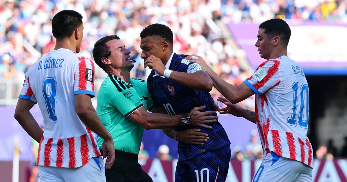 Báo Pháp ‘ghét’ trọng tài Uzbekistan đỉnh điểm, thủ môn Paraguay thuật lại chuyện bị Mbappe từ chối bắt tay