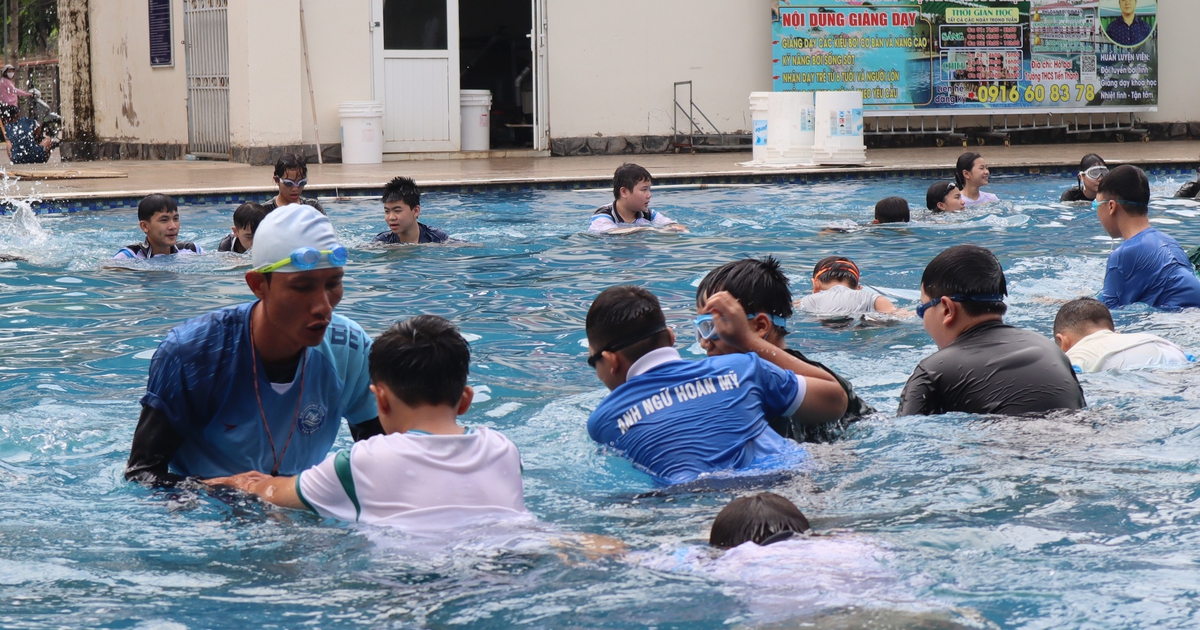 Các lớp học bơi miễn phí cho học sinh
