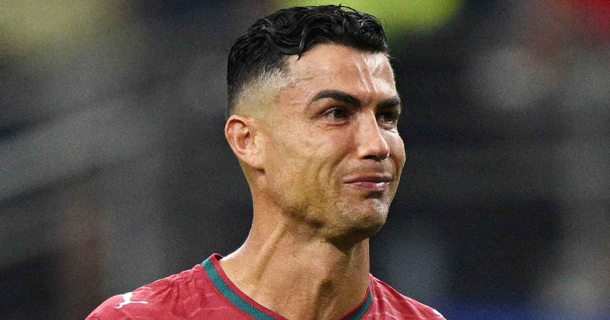 Ronaldo nghẹn ngào bật khóc chia tay World Cup, ôm tạm biệt Yamal: Khoảnh khắc nhói lòng