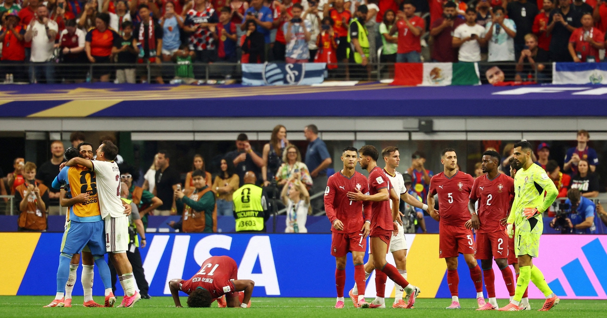 Báo Bồ Đào Nha cay đắng: ‘Kết cục thật tuyệt vọng, HLV Martinez sai lầm vì cố giữ Ronaldo’