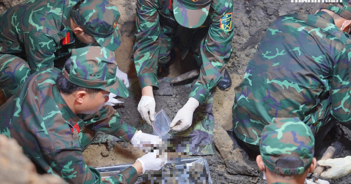 Thiếu tướng Trần Ch&iacute; T&acirc;m: 'C&aacute;c h&agrave;i cốt liệt sĩ nằm xếp lớp l&ecirc;n nhau'