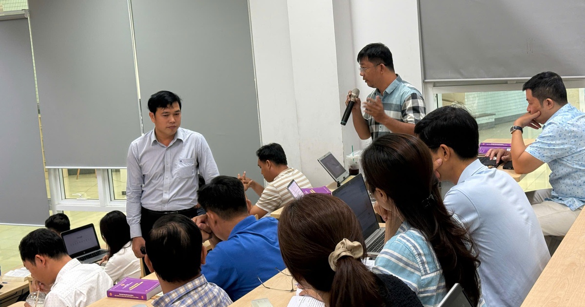 X&acirc;y dựng đội ngũ c&aacute;n bộ l&agrave; nền tảng cho ph&aacute;t triển bền vững