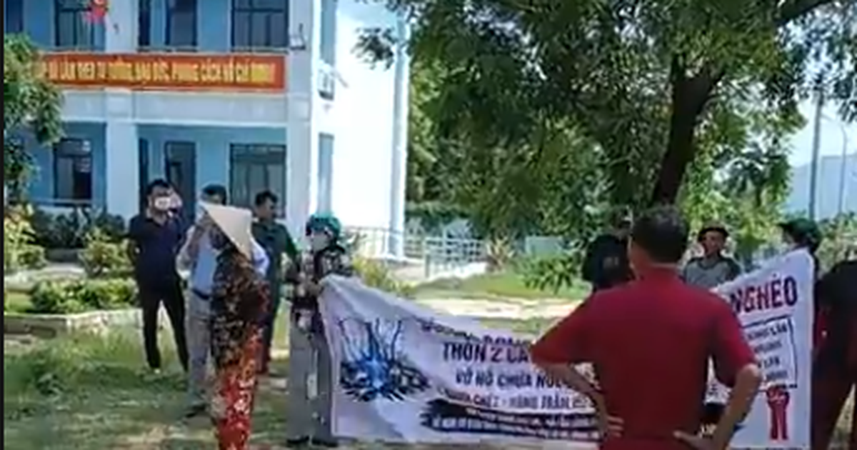 Vụ vỡ hồ chứa tr&ecirc;n n&uacute;i T&acirc;n Lai: Người d&acirc;n k&eacute;o đến UBND x&atilde; đ&ograve;i đền b&ugrave; thiệt hại